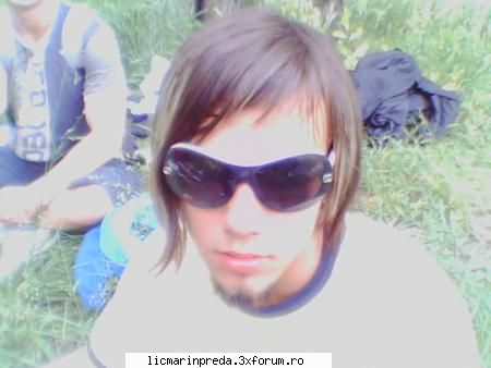 Salut ! Claudiu 7C (Claudiu (ADMIN)) - ma chinui sa iau bacu - .::Parintii::.